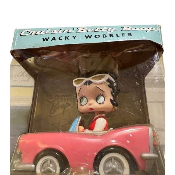 Betty Boop Cruisin Funko Wacky Wobbler Pink Car NIB - Picture 4 of 13